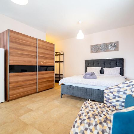 סופיה Lovely Apartment In Studentski Grad מראה חיצוני תמונה